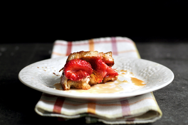 strawberry-brie-grilled-cheese24